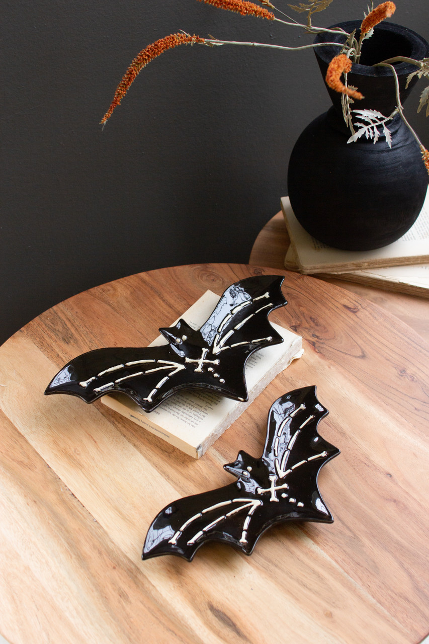 KALALOU CDV2322 SET OF TWO NESTING CERAMIC BAT SERVING PLATTERS