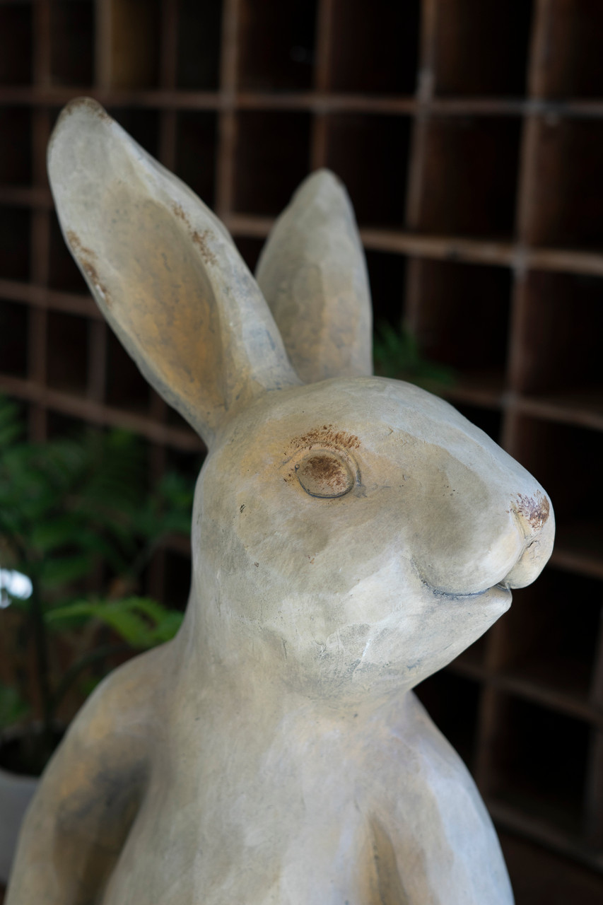 KALALOU CHE1531 LARGE FAUX CONCRETE RABBIT SHELF SITTER
