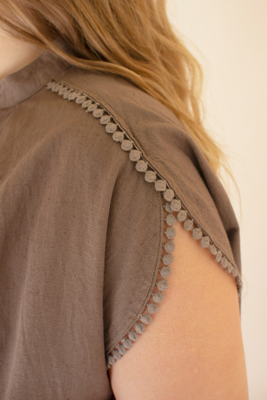 KALALOU NELL1040 HIGH-NECK SHORT-SLEEVE BLOUSE W FLAT POM-POM LACE- OREGANO