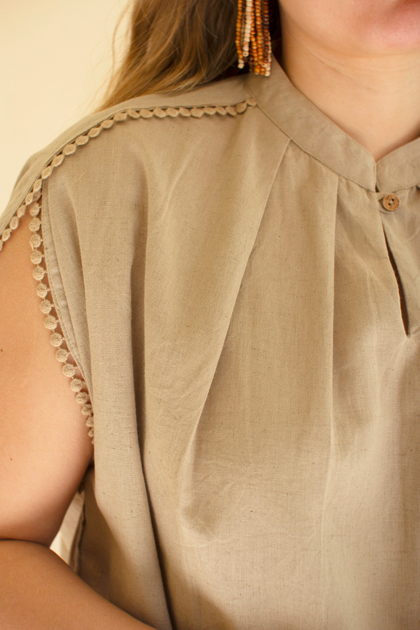 KALALOU NELL1036 HIGH-NECK SHORT-SLEEVE BLOUSE W FLAT POM-POM LACE - OATMEAL