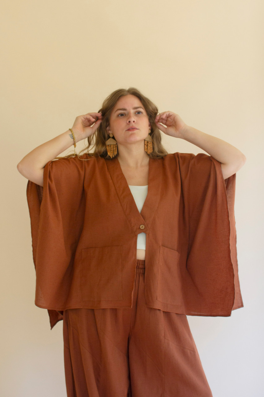 KALALOU NELL1048 WINGED-SLEEVE KIMONO W FRONT POCKETS AND BUTTON - CINNAMON