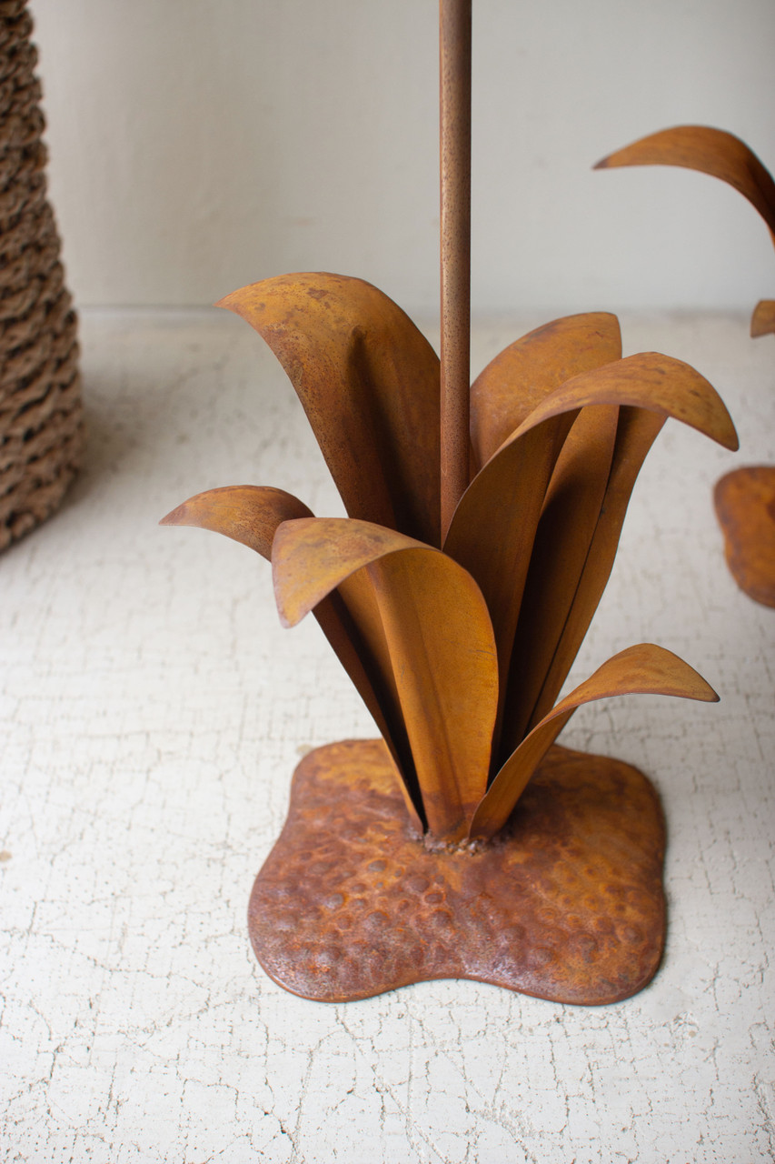 KALALOU CZG1502 SET OF TWO RUSTIC METAL ALOE PLANTS WITH FLOWERS