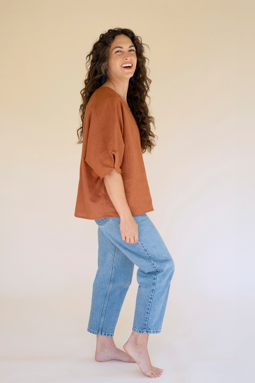 KALALOU NELL1061 SHORT-SLEEVE BLOUSE W BUTTON DETAIL ON SLEEVES - CINNAMON