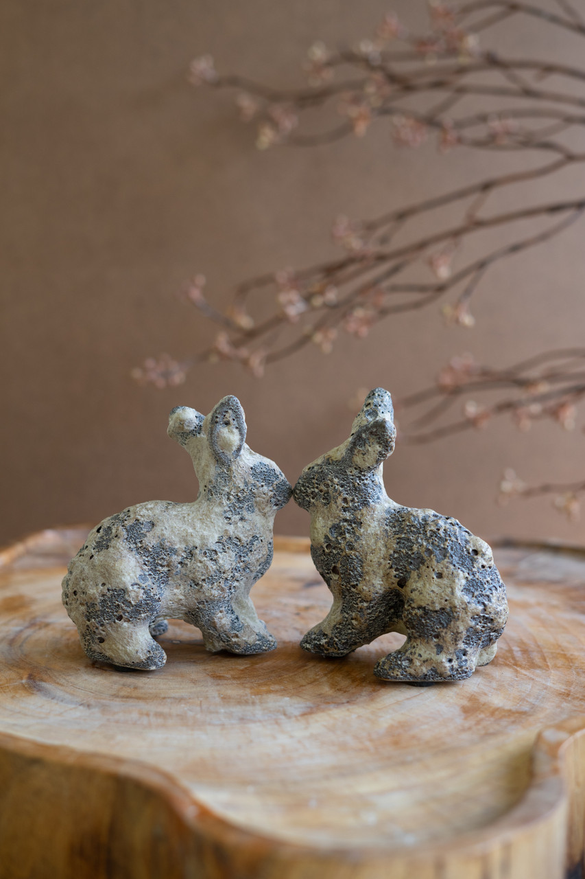 KALALOU CFNG1004 SET OF TWO RUSTIC CERAMIC RABBITS