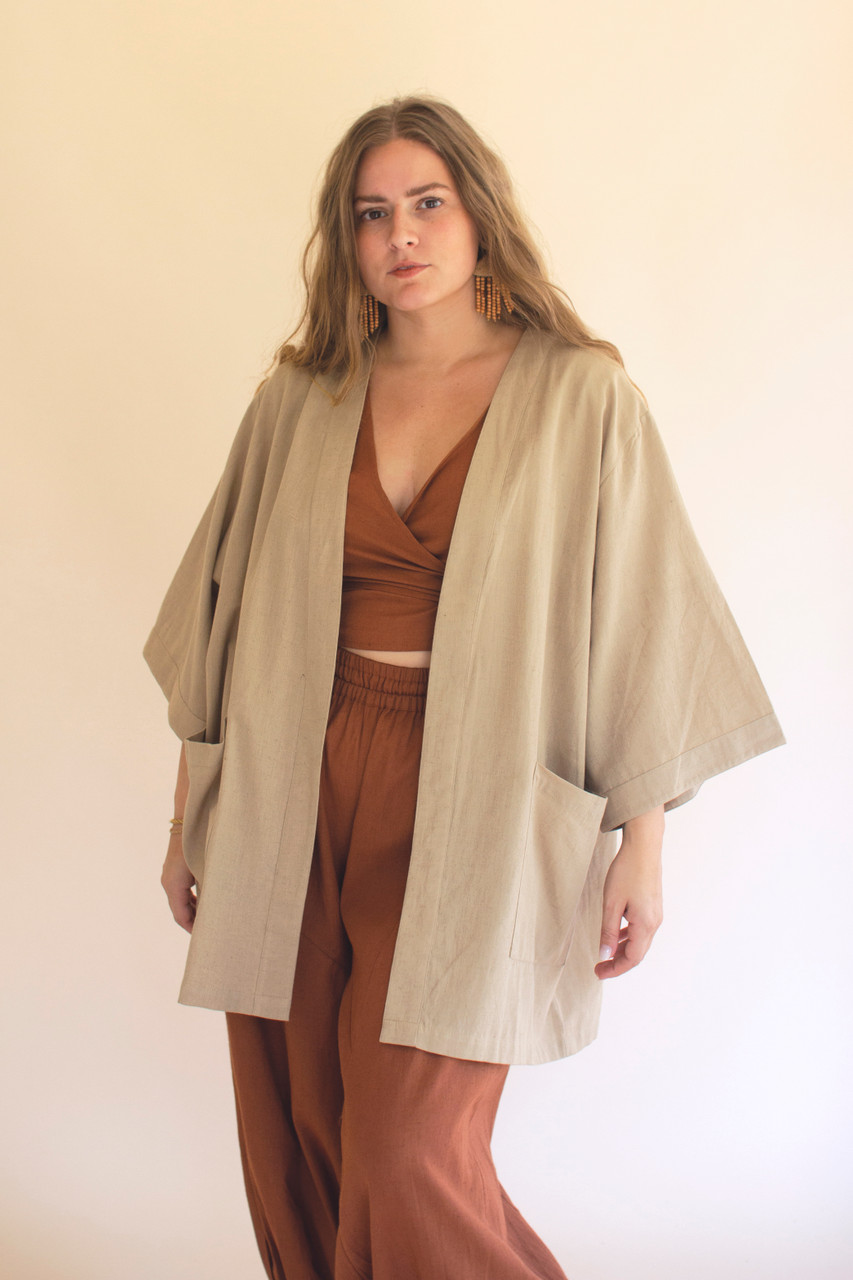 KALALOU NELL1093 SHORT KIMONO WITH FRONT POCKETS - OATMEAL