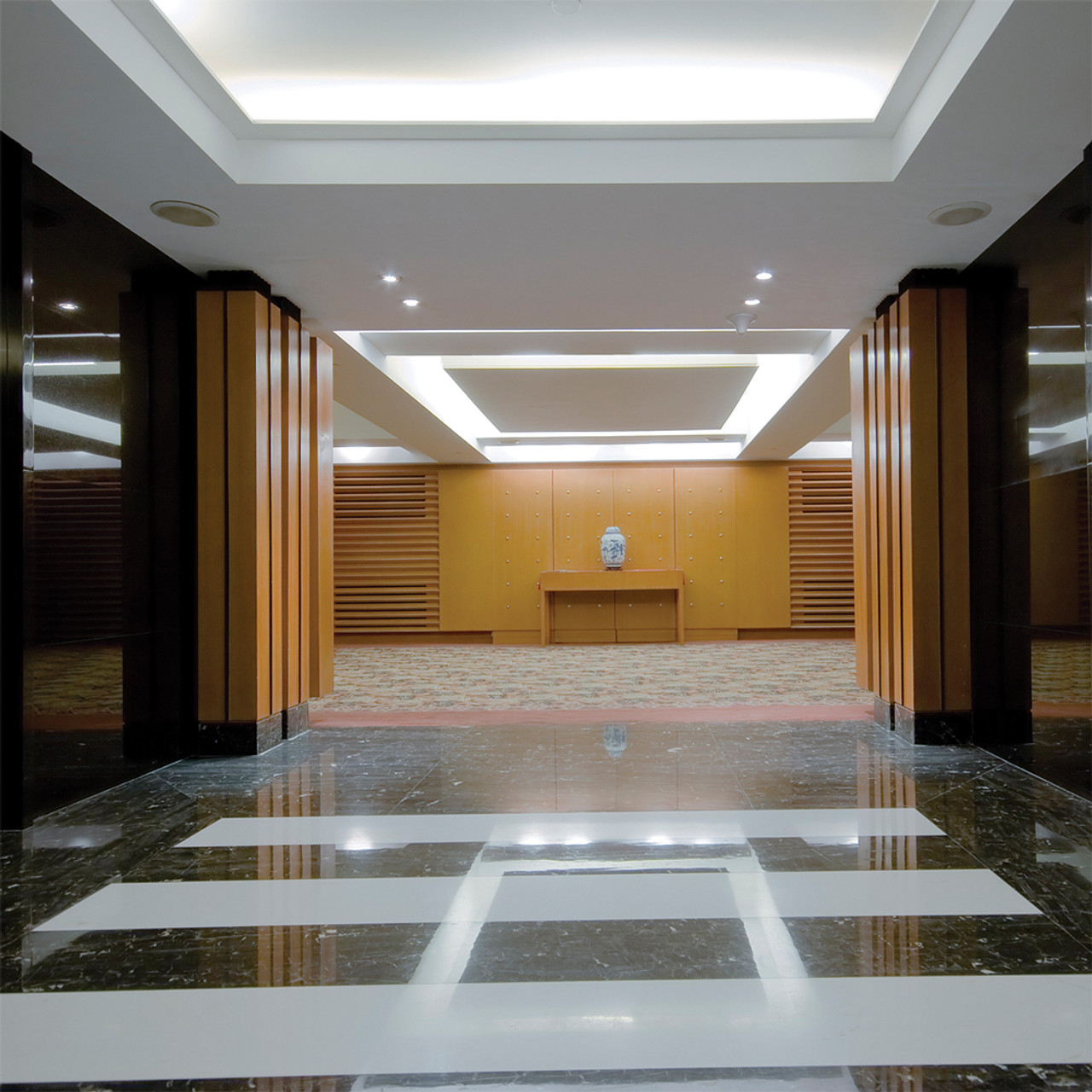 JESCO Lighting SGA-LED-36/40-W-SW 11.4W SGA SLEEK LED ADJUSTABLE 36" 4000K WHITE W/SWITCH, White JESCO Lighting SGA-LED-36/40-W-SW 11.4W SGA SLEEK LED ADJUSTABLE 36" 4000K WHITE W/SWITCH, White