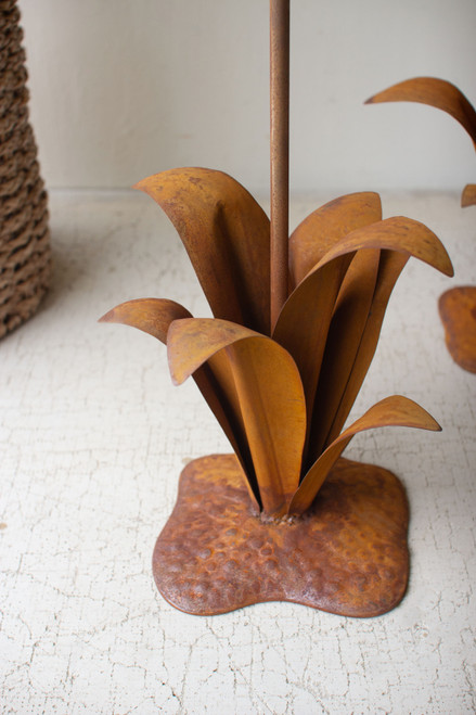 KALALOU CZG1502 SET OF TWO RUSTIC METAL ALOE PLANTS WITH FLOWERS