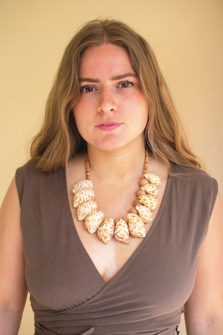 KALALOU NGRA1169 SHELL AND WOOD BEAD NECKLACE