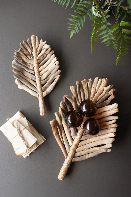 KALALOU PFR5131 SET OF TWO DRIFTWOOD LEAVES TRAYS WITH ABACA DETAIL