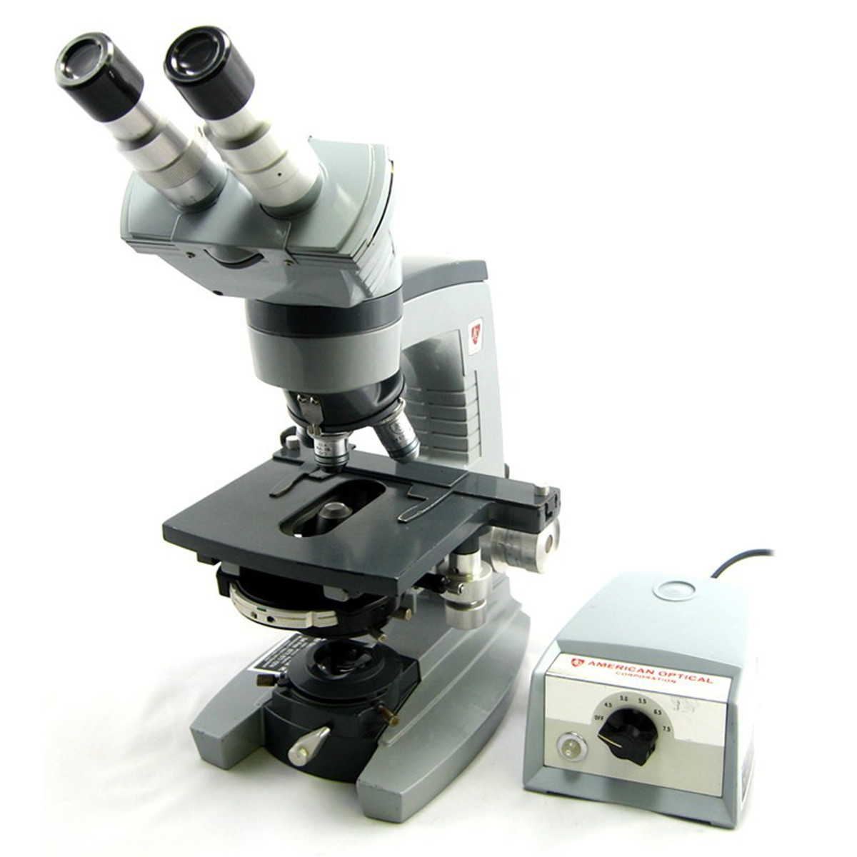 Medline Scientific™ Microscope biologique binoculaire Magnum B Objectives:  Phase contrast; 10x, 20x, 40x, 100x Medline Scientific™ Microscope  biologique binoculaire Magnum B