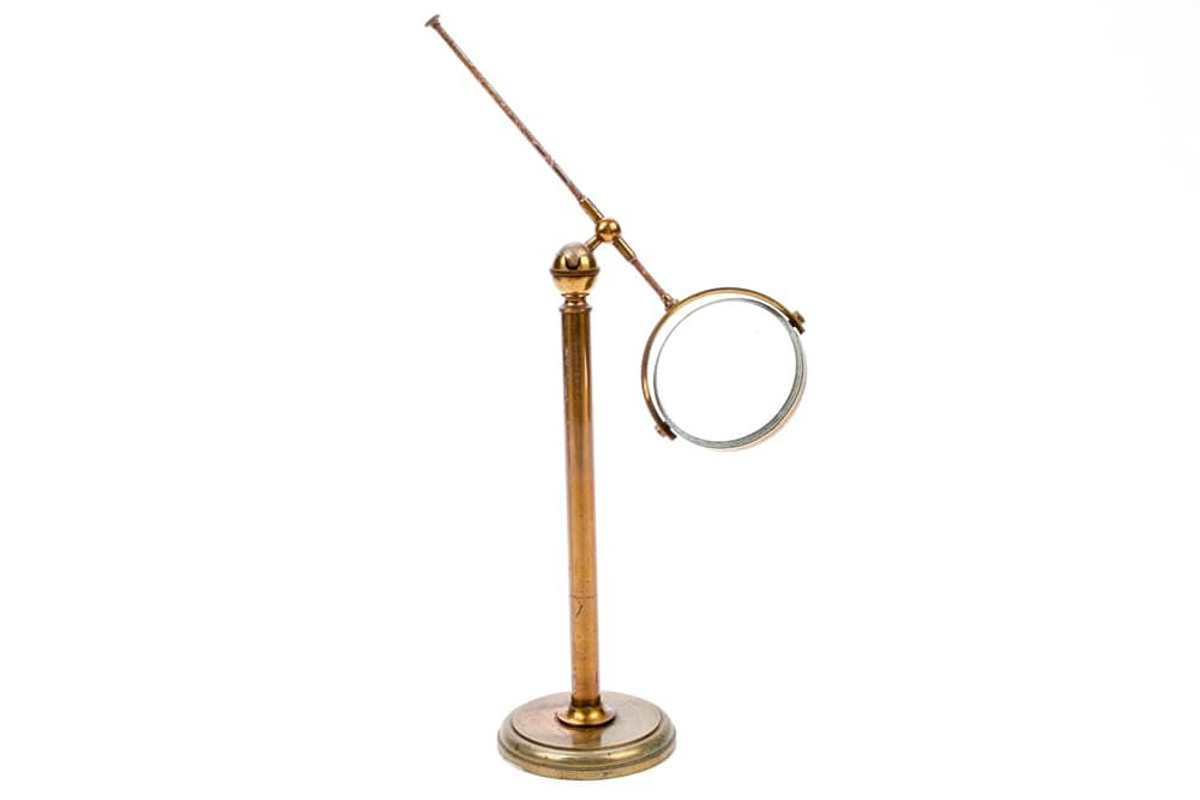Robson Maker English Magnifying Lens On A Brass Stand - Antique