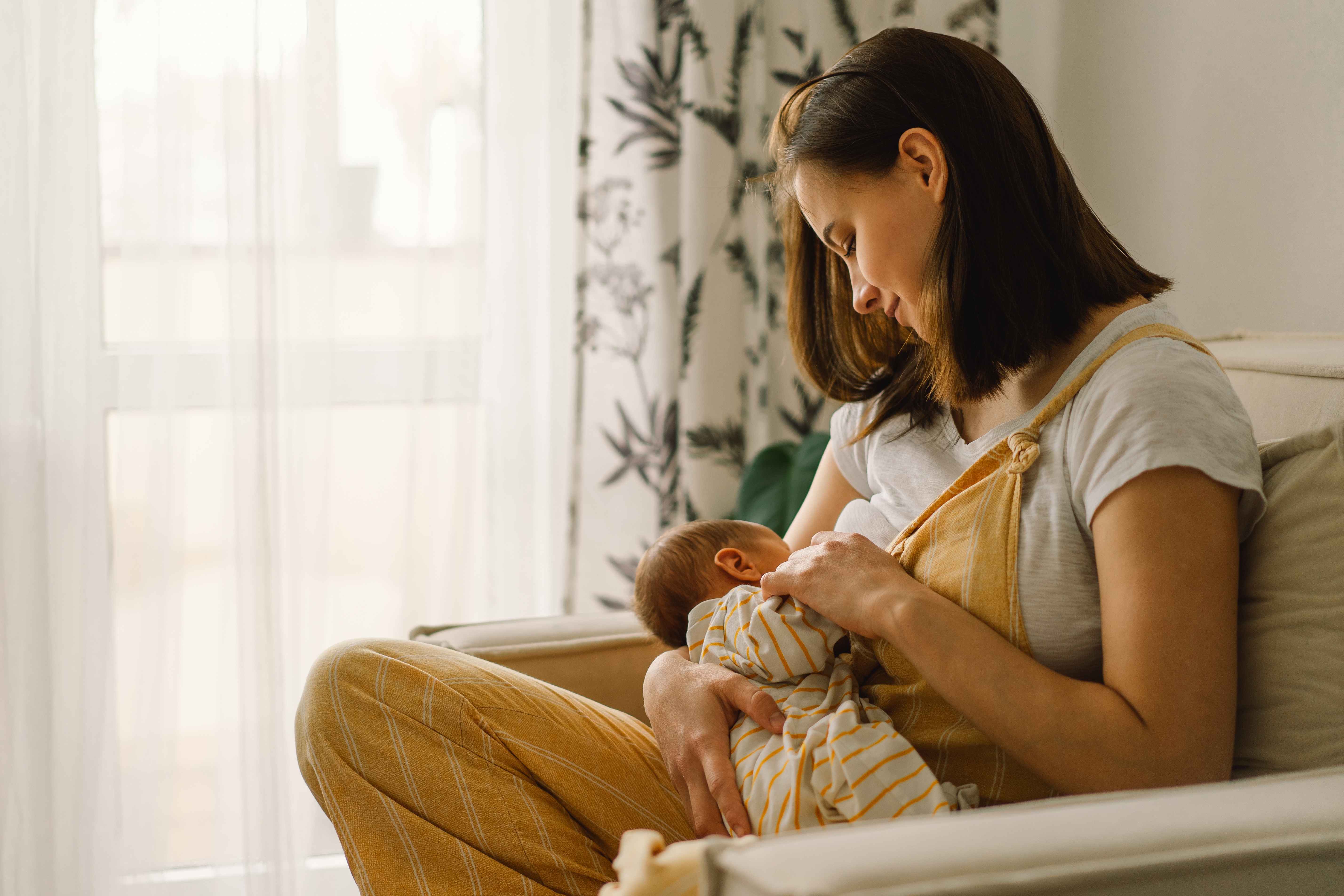 5 Critical Vitamins & Minerals for Breastfeeding Mothers and Their Babies