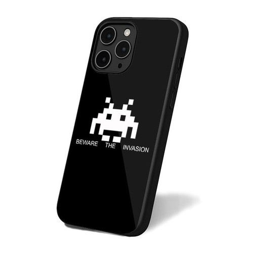 Beware The Invasion Retro Space Invaders iPhone 16 Case Cover
