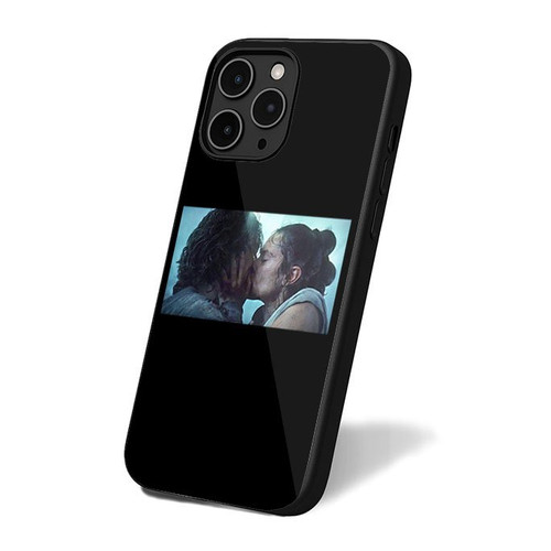 Kylo Ren And Rey Kiss iPhone 16 Case Cover