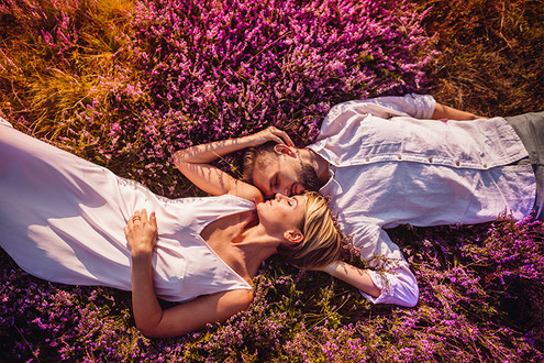 Scents of Love: Elevating Romance with Essential Oils