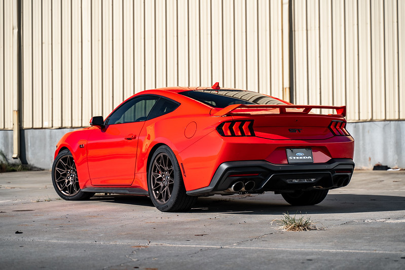 【3/8までの出品】Turning point Mustang BGM セット Ford Genuine PR3Z-17F828-DA Mustang Quad Tip Rear Valance (24-26)