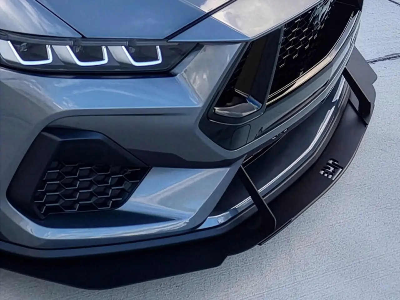 EMP EMP-S650FRNTSPLT-HD Mustang GT/EcoBoost HDPE Front Air