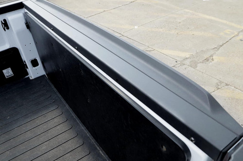 DeeZee Maverick Tailgate Cap Protector - Black (2022-2024)