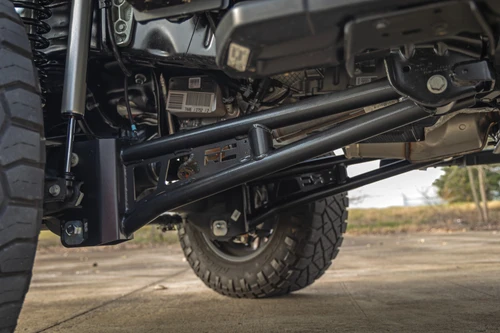 Rough Country Super Duty Diesel 4WD 4.5in Radius Arm Lift Kit (2023-2026)