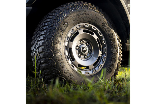 Ford Performance Bronco Everglades Wheel Kit - Carbonized Gray (2021-2023) - Image Ford Performance Bronco Everglades Wheel Kit - Carbonized Gray (2021-2023) - Image