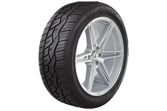 Nitto NT420V Luxury Truck & SUV Tire - Image