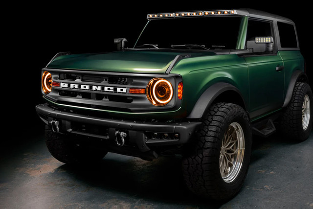 ORACLE Bronco Integrated Windshield Roof LED Light Bar System - Carbonized Grey (2021-2023) - Image ORACLE Bronco Integrated Windshield Roof LED Light Bar System - Carbonized Grey (2021-2023) - Image