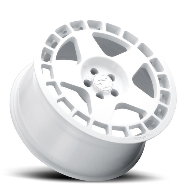 Fifteen52 Focus Rally White Turbomac Wheel 18x8.5 (2012-2016 All) - Image