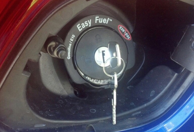 Ford Explorer Locking Fuel Filler Plug - Gas Cap (2011-2017) - Image Ford Explorer Locking Fuel Filler Plug - Gas Cap (2011-2017) - Image