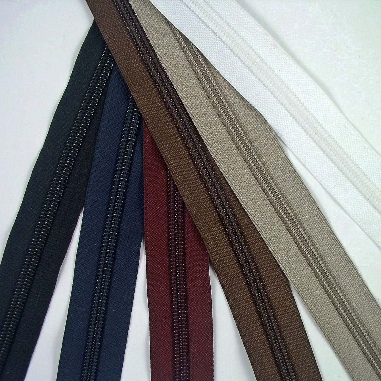 Nylon Coil Continuous Zipper #8 YKK 5/8 - Leathersmith Designs Inc.