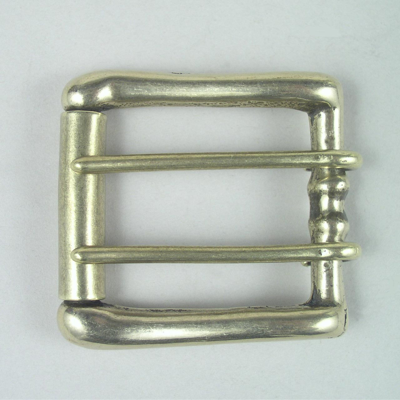 Double roller belt buckle clearance