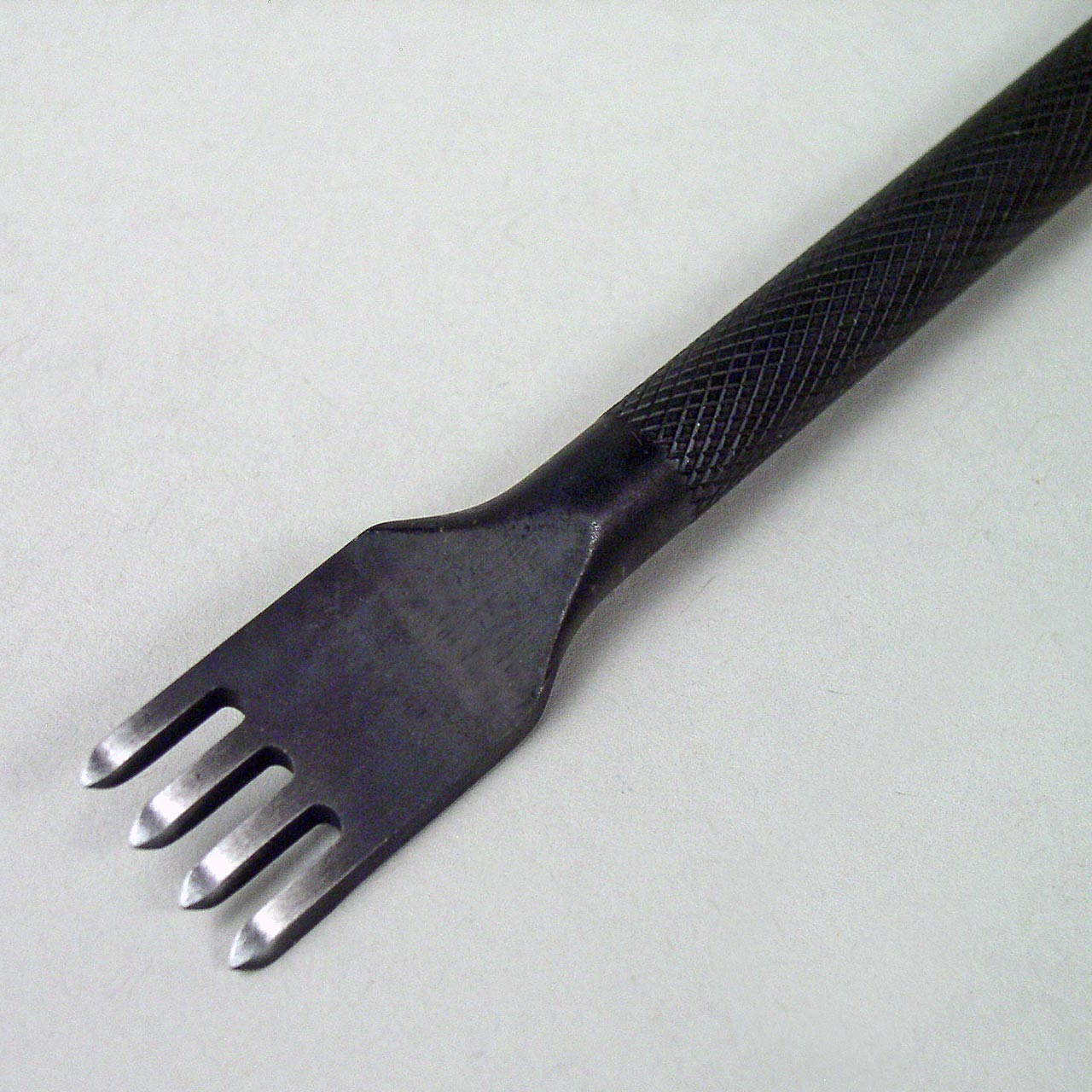 Diamond Stitching Chisel 4mm 4 Prong Leathersmith Designs Inc.