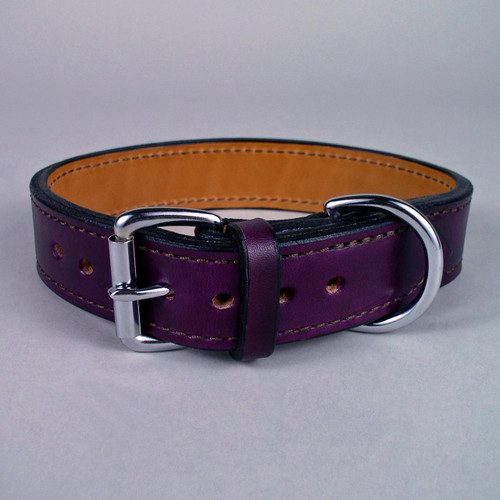 Strong leather dog collar in purple.