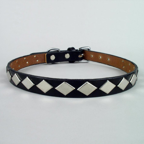 This photo is of a 3/4" wide diamond touch studded dog collar.  The 1 3/4" wide dog collars will have the same size studs but the leather will be wider.