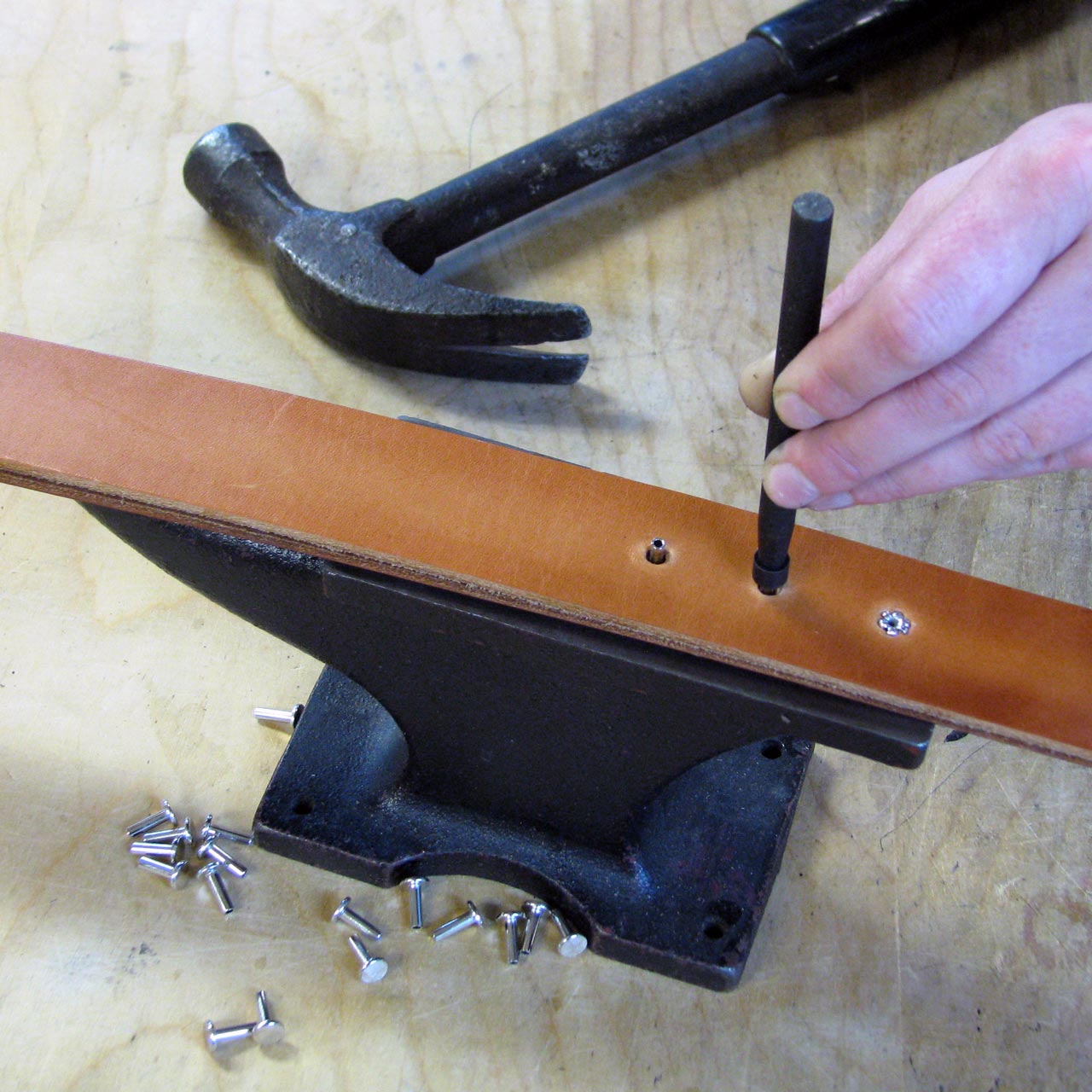 Leather Punch Tool for Belts, Shoe Straps, and Fabric: This Heavy-duty Hole  Puncher is Perfect for Leatherworking,diy Projects, and Home Use 