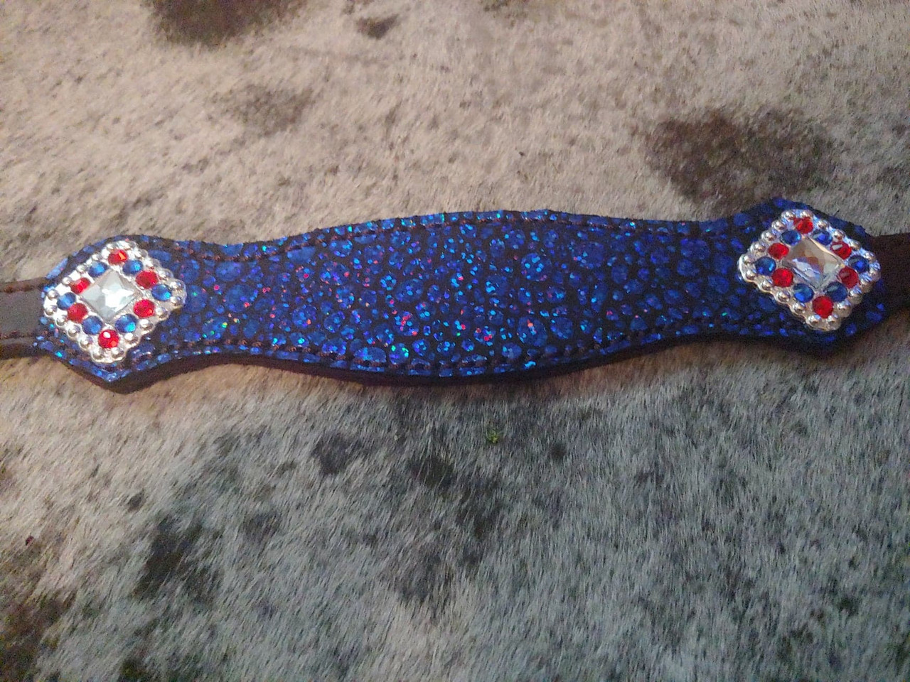 New! Showman Kick the Dust Up branded wither strap main image 0