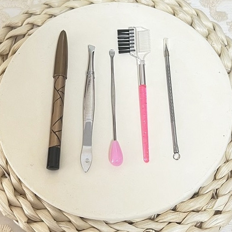 5 Pc Eyebrow Razor, Tweezers, Lash Brush & Blackhead Remover Beauty Tool Set .68 each set