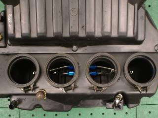 MPS Spyder Dry Nitrous Kit Suzuki Hayabusa (99-20), image showing the four ports of the nitrous kit installed on the engine with two blue solenoids in the middle.