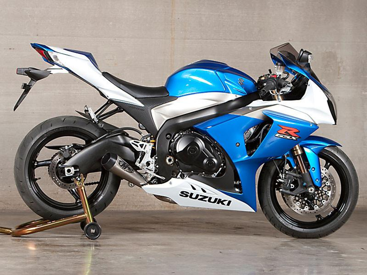 M4 Performance Exhausts M4 GP Titanium Exhaust Suzuki GSXR1000 (09-11) All Titanium, motorcycle with blue and white fairings and titanium exhaust system.