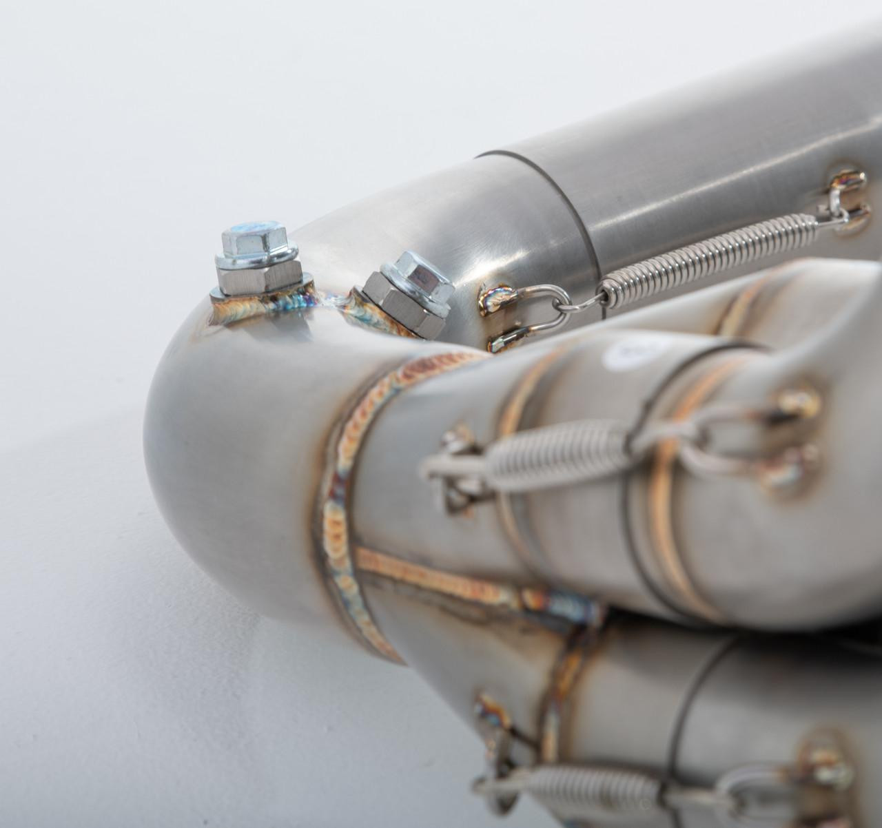 VooDoo Big Tube Sidewinder Exhaust Suzuki Hayabusa (99-20), close-up image of the metallic motorcycle exhaust system with welded joints and coil springs.