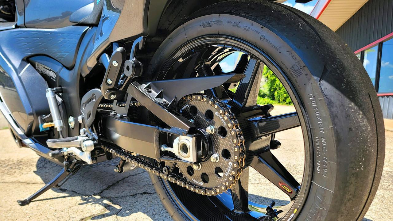 CeraCarbon Hybrid Rear Sprocket Suzuki Hayabusa (08-26), close-up view of the high-performance motorcycle sprocket installed on a Suzuki Hayabusa bike.