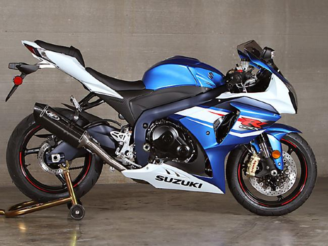 M4 Performance Exhausts M4 Tech1 Carbon Exhaust Suzuki GSXR1000 12-16, installed on a blue and white Suzuki GSXR1000 motorcycle.