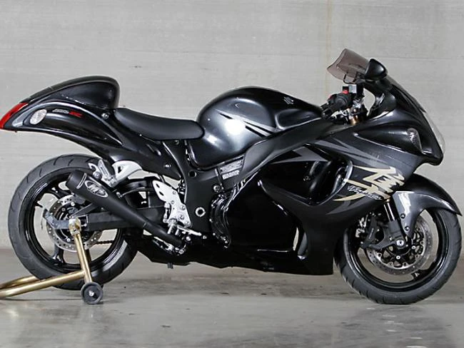 M4 Performance Exhausts M4 Dual Black Retro-Drag Slip Ons Suzuki Hayabusa (08-20), motorcycle with sleek black aerodynamic design and upgraded performance exhaust system.