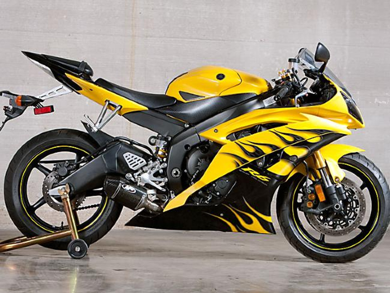 M4 Performance Exhausts M4 Carbon Fiber Street Slayer Slip On Yamaha YZF-R6 with Muffler Box Eliminator, installed on yellow sport motorcycle. M4 Performance Exhausts M4 Carbon Fiber Street Slayer Slip On Yamaha YZF-R6 with Muffler Box Eliminator, installed on yellow sport motorcycle.