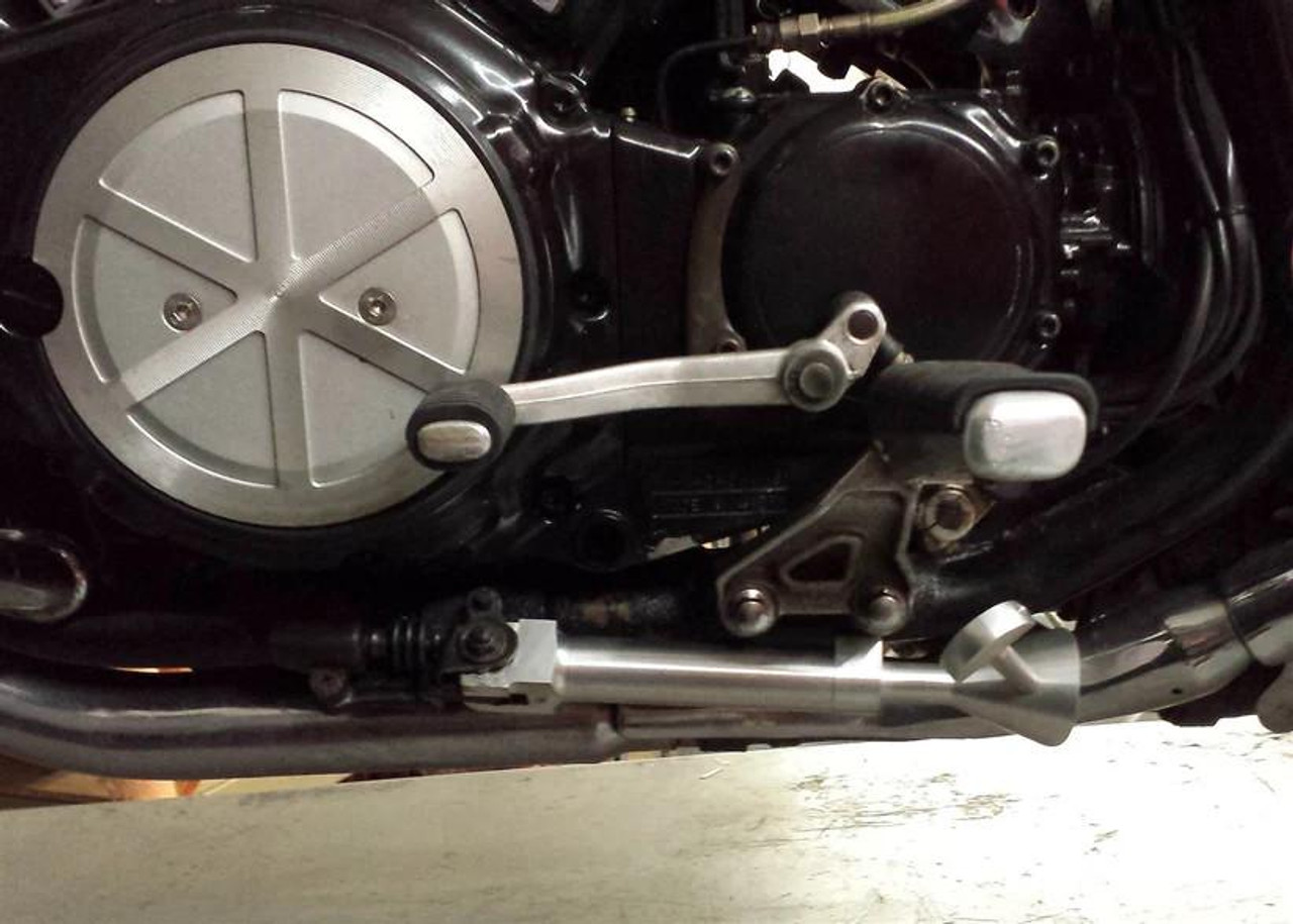 VooDoo Adjustable Kickstand Yamaha VMAX1700 (85-07), close-up of the motorcycle's side showcasing the aftermarket kickstand installed on the engine and frame.