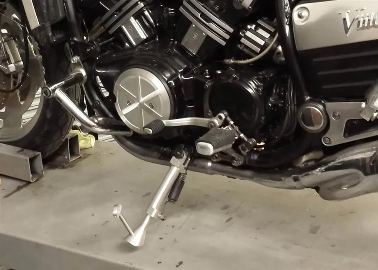 VooDoo Adjustable Kickstand Yamaha VMAX1700 (85-07), close-up of motorcycle kickstand and engine area.
