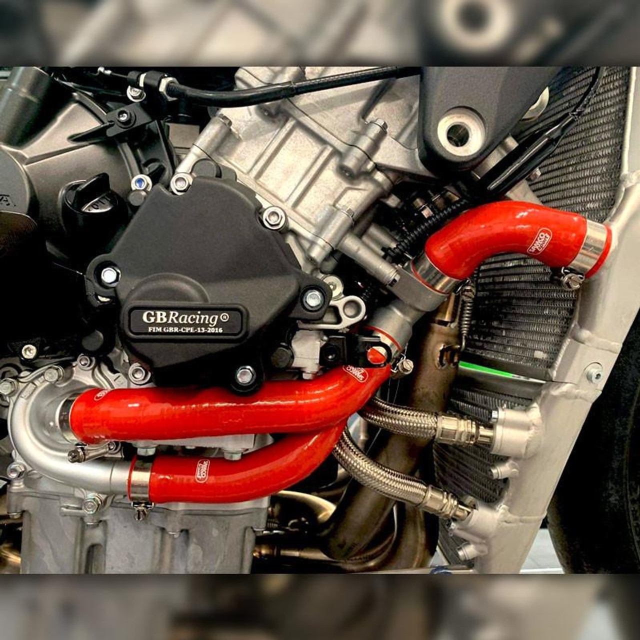 Samco Sport Silicone Radiator Hose Kit Honda CBR1000RR-R (20-25), red silicone radiator hoses installed in a motorcycle engine. Samco Sport Silicone Radiator Hose Kit Honda CBR1000RR-R (20-25), red silicone radiator hoses installed in a motorcycle engine.
