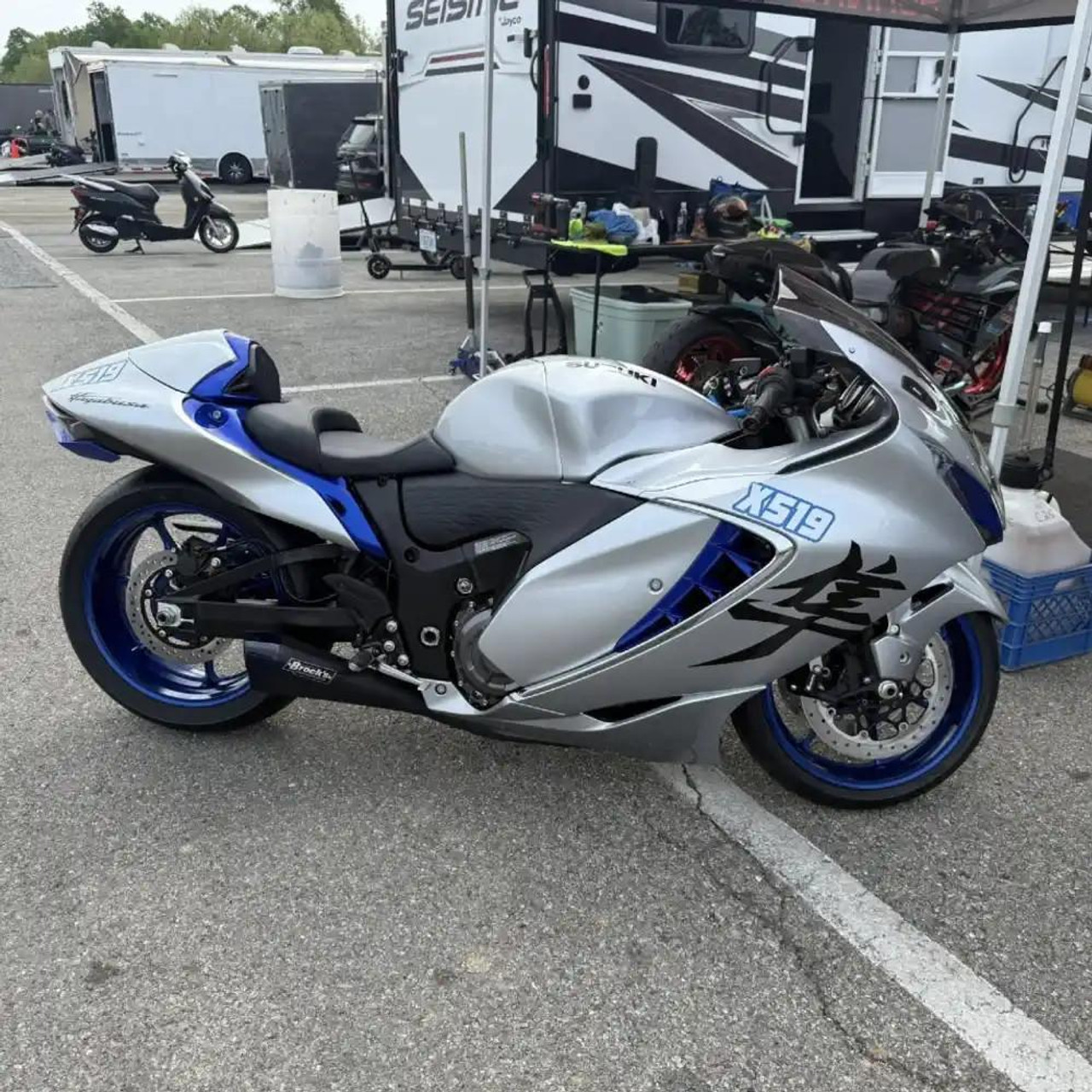 Schnitz Racing Schnitz Drag Cut Seat Suzuki Hayabusa (99-26), adjustable racing motorcycle seat on a silver and blue Suzuki Hayabusa sportbike. Schnitz Racing Schnitz Drag Cut Seat Suzuki Hayabusa (99-26), adjustable racing motorcycle seat on a silver and blue Suzuki Hayabusa sportbike.