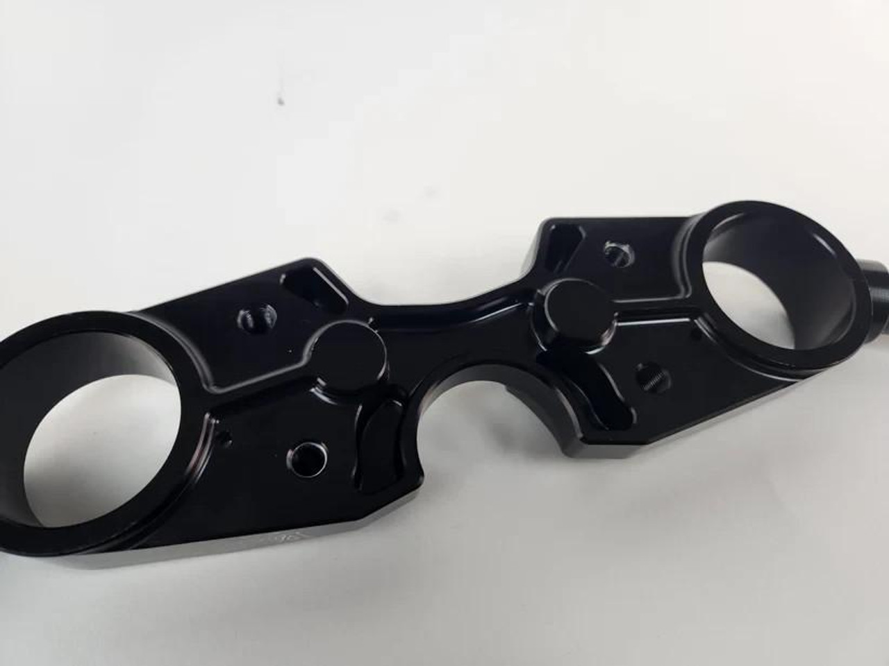 VooDoo Top Triple Tree Suzuki Hayabusa (22-25), motorcycle triple tree clamp for Suzuki Hayabusa from 2022 to 2025. VooDoo Top Triple Tree Suzuki Hayabusa (22-25), motorcycle triple tree clamp for Suzuki Hayabusa from 2022 to 2025.