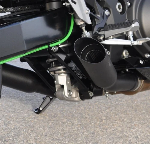 Roaring Toyz Lowering Links Kawasaki ZX14R (06-25), close-up of motorcycle's lowered suspension with black lowering links and green brake line.