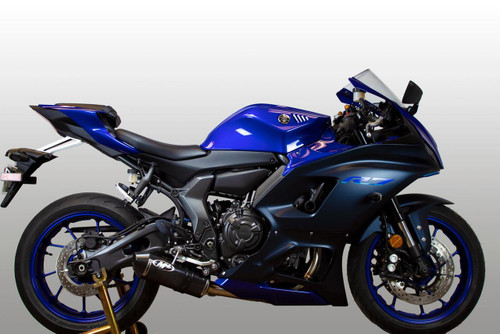M4 Performance Exhausts M4 Carbon Fiber Canister Full System Yamaha R7 (21-25), blue and black sport motorcycle with carbon fiber exhaust canister.